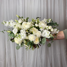 Load image into Gallery viewer, Loose &amp; Airy Bouquet - The Blooming Idea

