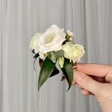 Cargar imagen en el visor de la galería, Wrist Corsage
