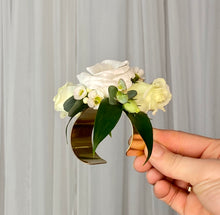 Cargar imagen en el visor de la galería, Wrist Corsage
